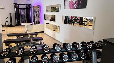 Hantelbereich im Fitnessstudio Sinzheim